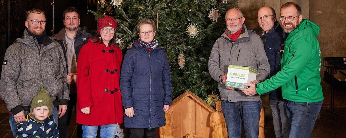 Von links nach rechts: Christian Wachsmann mit Louis, Pfarrer Marcus Ebert, Wendy Wellendorf, Simone Doll, Matthias Geithner, Andreas Hornemann, Oskar Mikulik