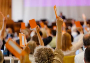 Abstimmung in der Kirchensynode